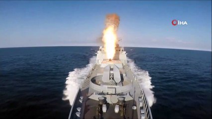 Rusya, Ukrayna'yı Karadeniz'den işte böyle vurdu! O anlar kamerada