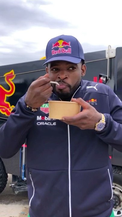 P.K. Subban est en ville et il nous parle de son amour pour Montréal... et la poutine