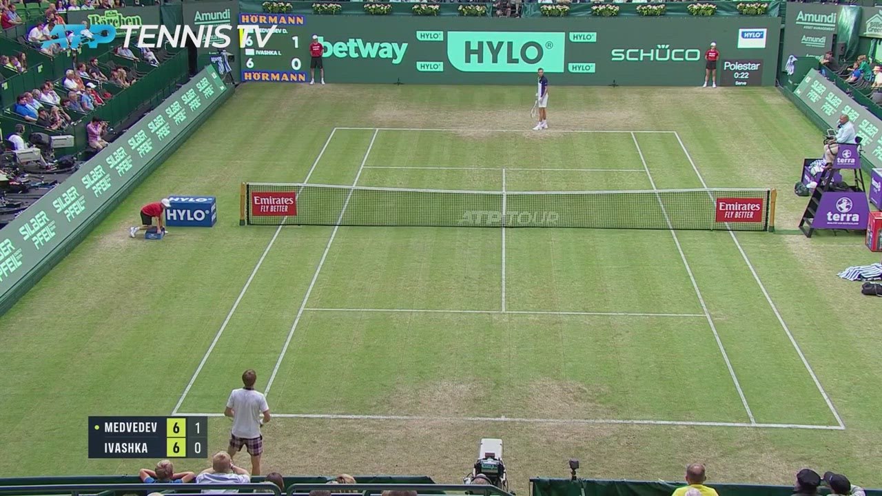 Baby interrupts Medvedev's serve