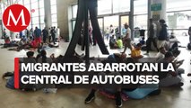 Migrantes continúan varados en la central de autobuses de Nuevo León