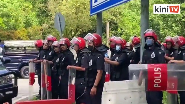 Polis halang peguam berarak ke Parlimen, Mas Ermiyatie mohon maaf