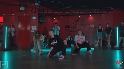 Angelina Jolie ve Brad Pitt'in kızının dans hareketleri alkış topladı