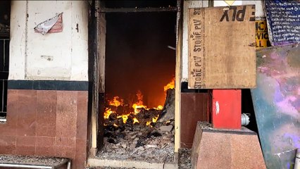 Agnipath Protest: बिहार के दानापुर में भारी बवाल, आग की लपट में आया स्टेशन, देखिए ग्राउंड के हालात