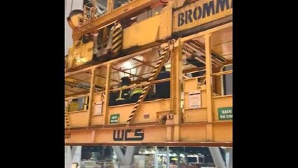 Çalıştığı gemide 5 metre yükseklikten düşen işçi böyle kurtarıldı