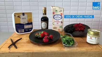 Soupe de fruits rouges, chantilly de pistaches et glace à la vanille