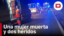 Muere una mujer al colisionar un coche y un autobús en Madrid