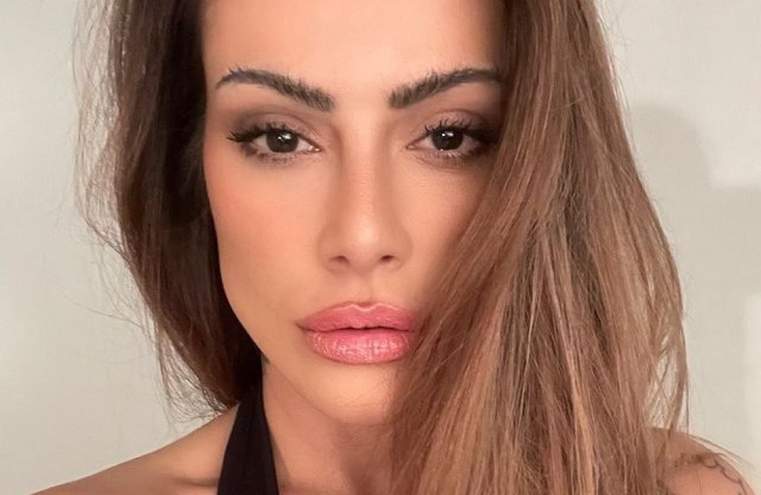 Cleo lança primeiro livro sobre relacionamentos abusivos