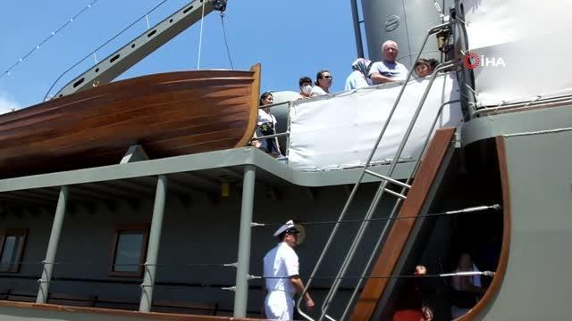 Nusret Mayın Gemisi'ni ziyaret için sıraya girdiler