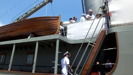 Nusret Mayın Gemisi'ni ziyaret için sıraya girdiler