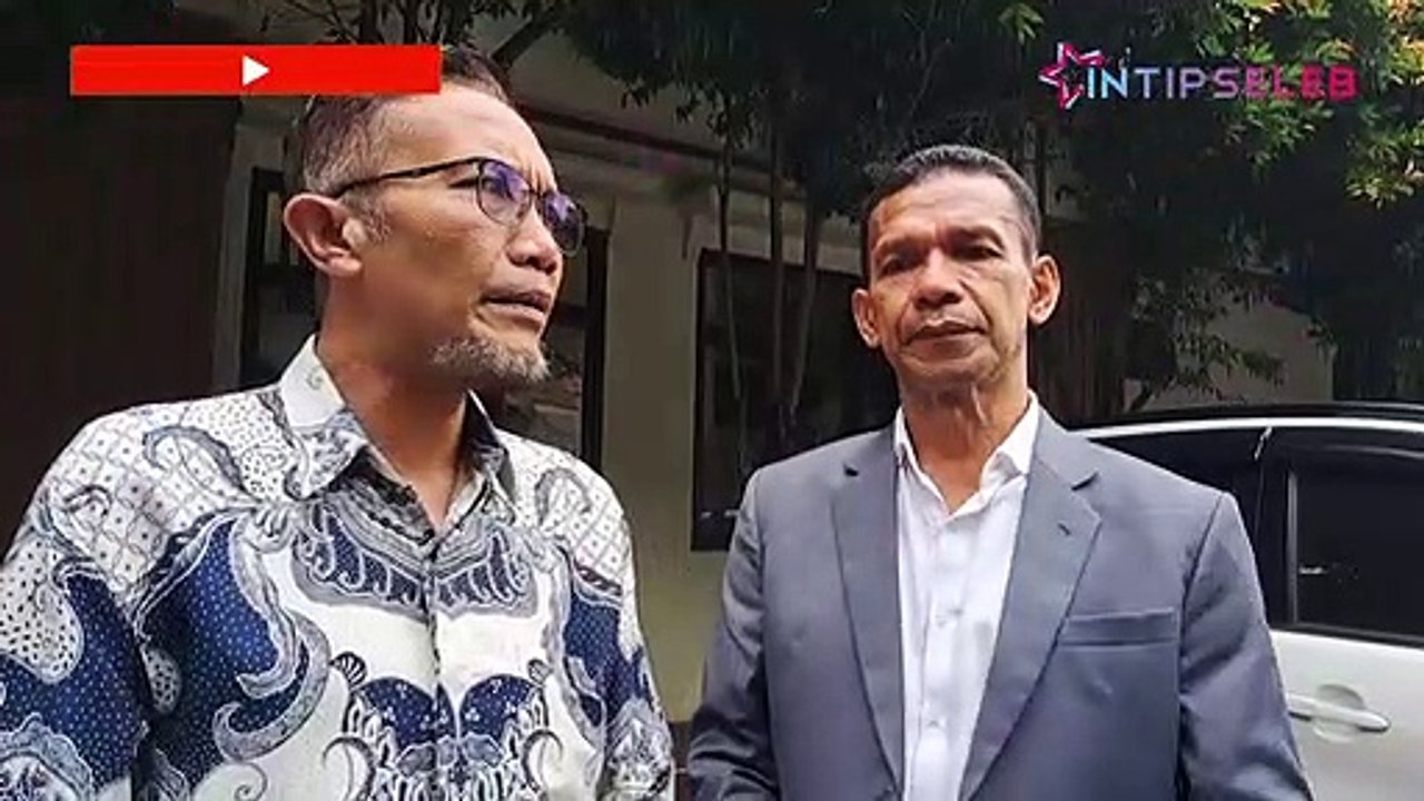 Flash Perceraian Ronald Surapradja