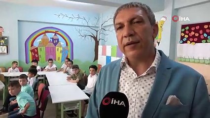 Aynı okulda 17 ikiz karne aldı