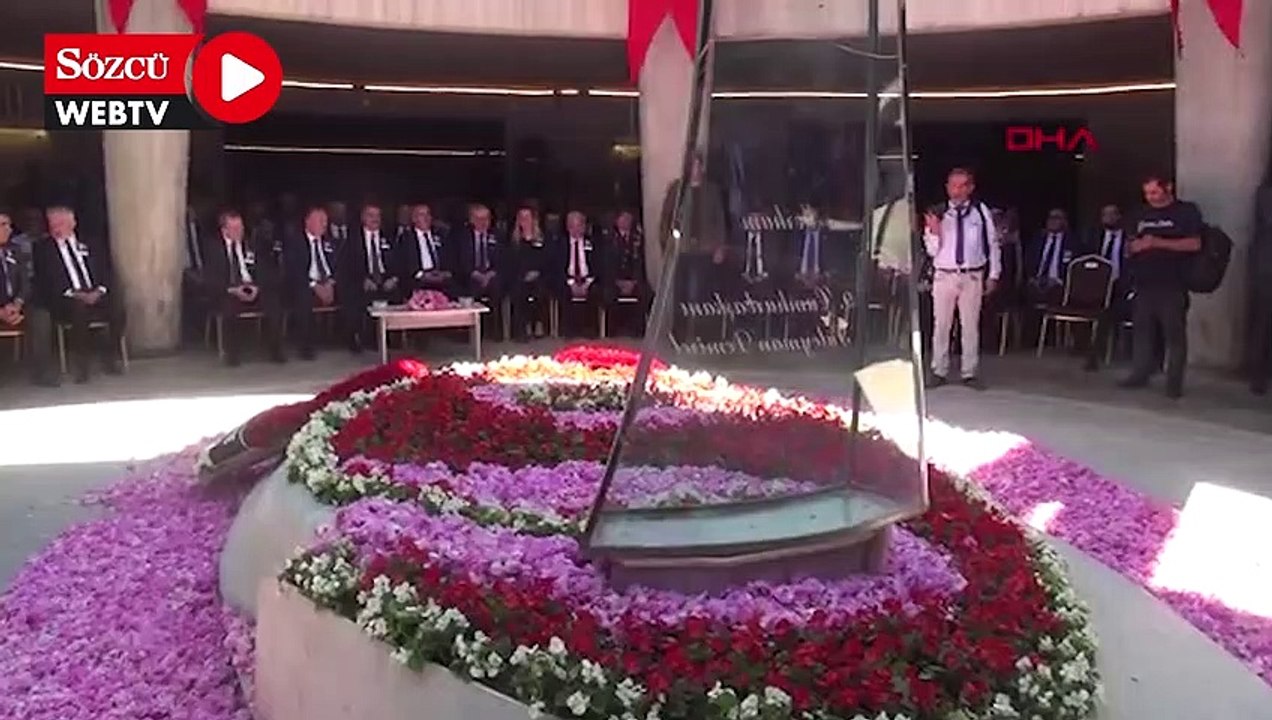 Süleyman Demirel, kabri başında anıldı