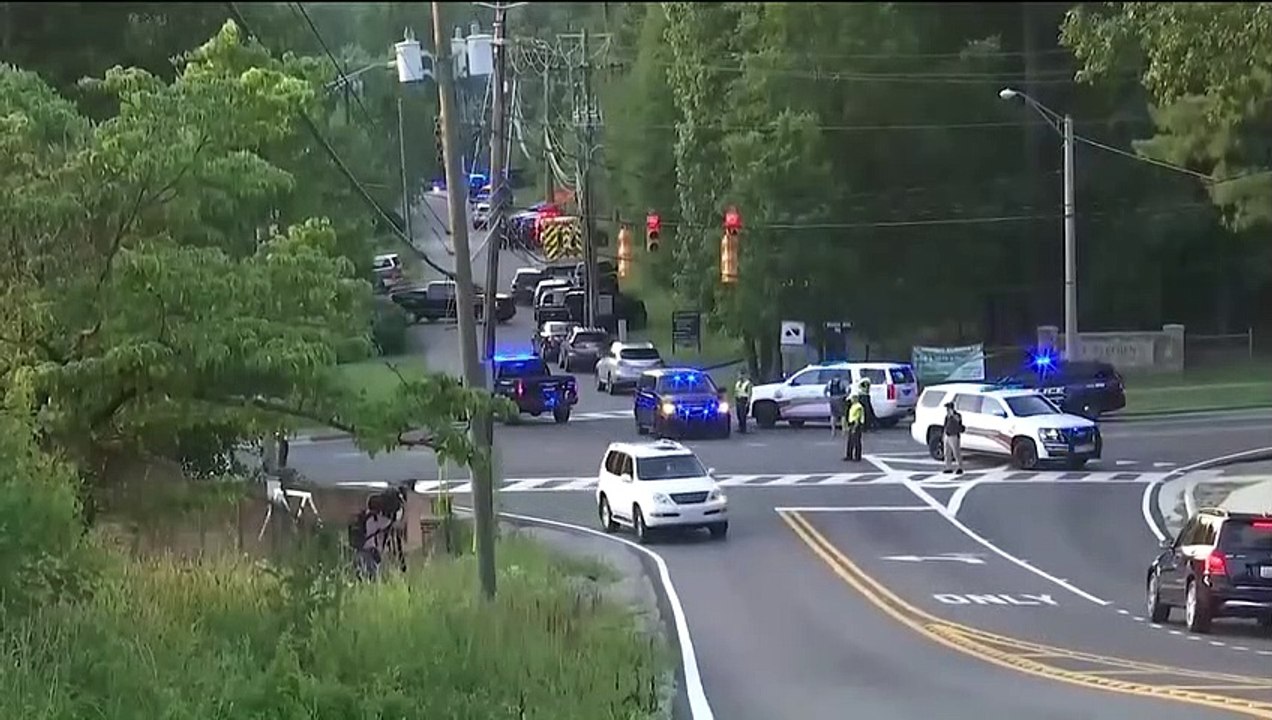 Police: 2 dead, 1 injured in Alabama church shooting, suspect held