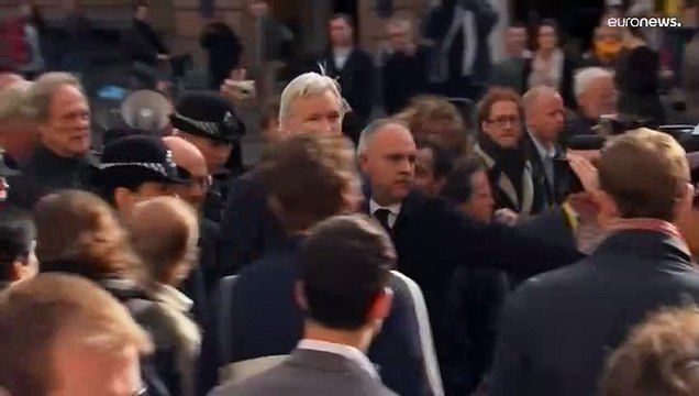 Wikileaks-Gründer Assange wird an USA ausgeliefert