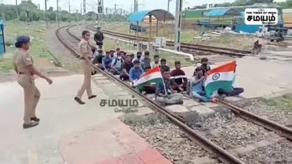 அக்னிபத் திட்டத்திற்கு எதிர்ப்பு; திருச்சியில் ரயில் மறியல்; இளைஞர்கள் கைது!