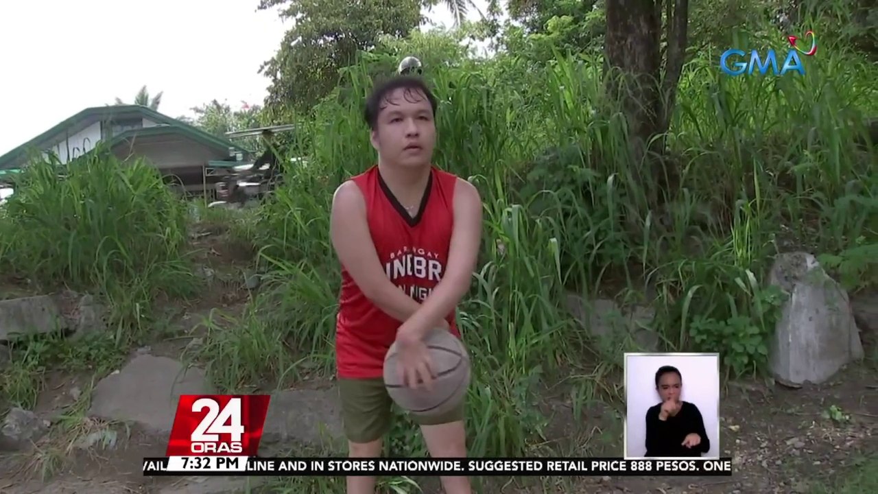 Isang PWD sa Bulacan, kahanga-hanga ang husay sa paglalaro ng basketball at pag-shoot ng bola | 24 Oras