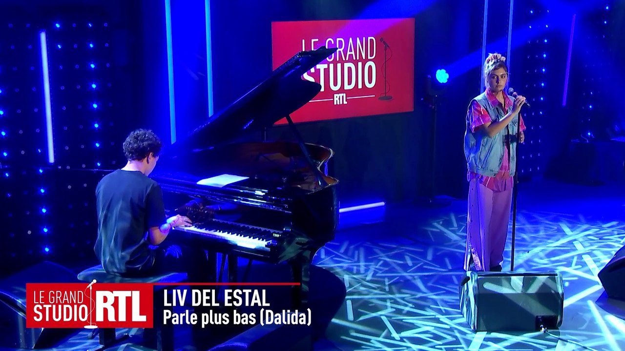 Liv Del Estal interprète "Parle plus bas (Dalida)" dans "Le Grand Studio RTL"
