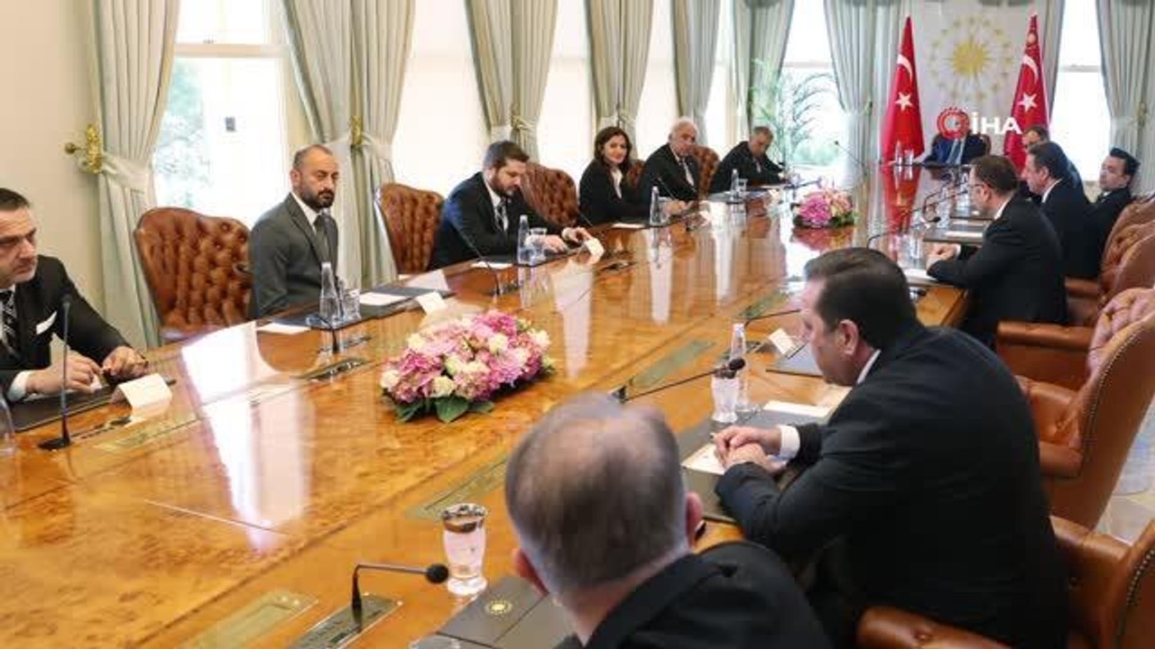 Cumhurbaşkanı Erdoğan, Beşiktaş Kulübü Başkanı ve yönetim kurulu üyelerini kabul etti