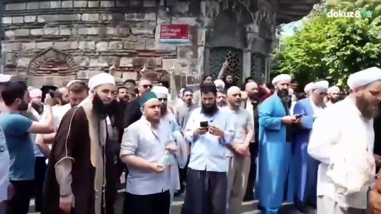 İstanbul Üniversitesi'nde 'Onur Pikniği' hedef gösterildi, cübbeli sarıklı grup tekbir getirerek protesto etti