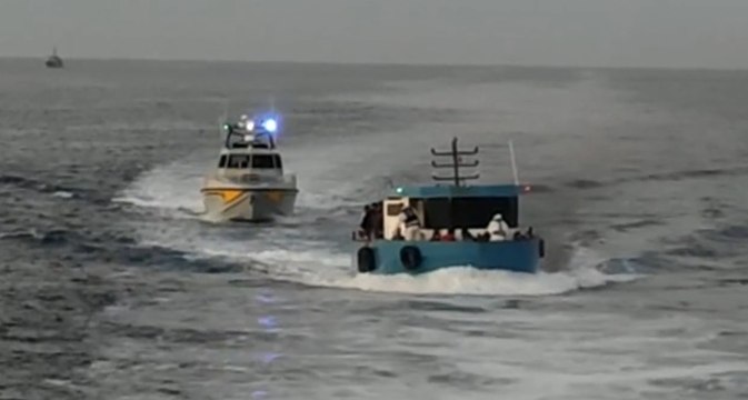 Vibo Valentia, fermato un peschereccio con 102 migranti di origine afgana e pakistana (17.06.22)