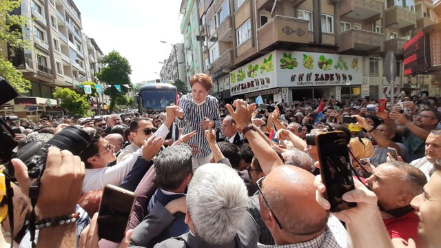 Akşener: Ey saraylarda oturanlar! Milletimizin derdini duyuyor musunuz?