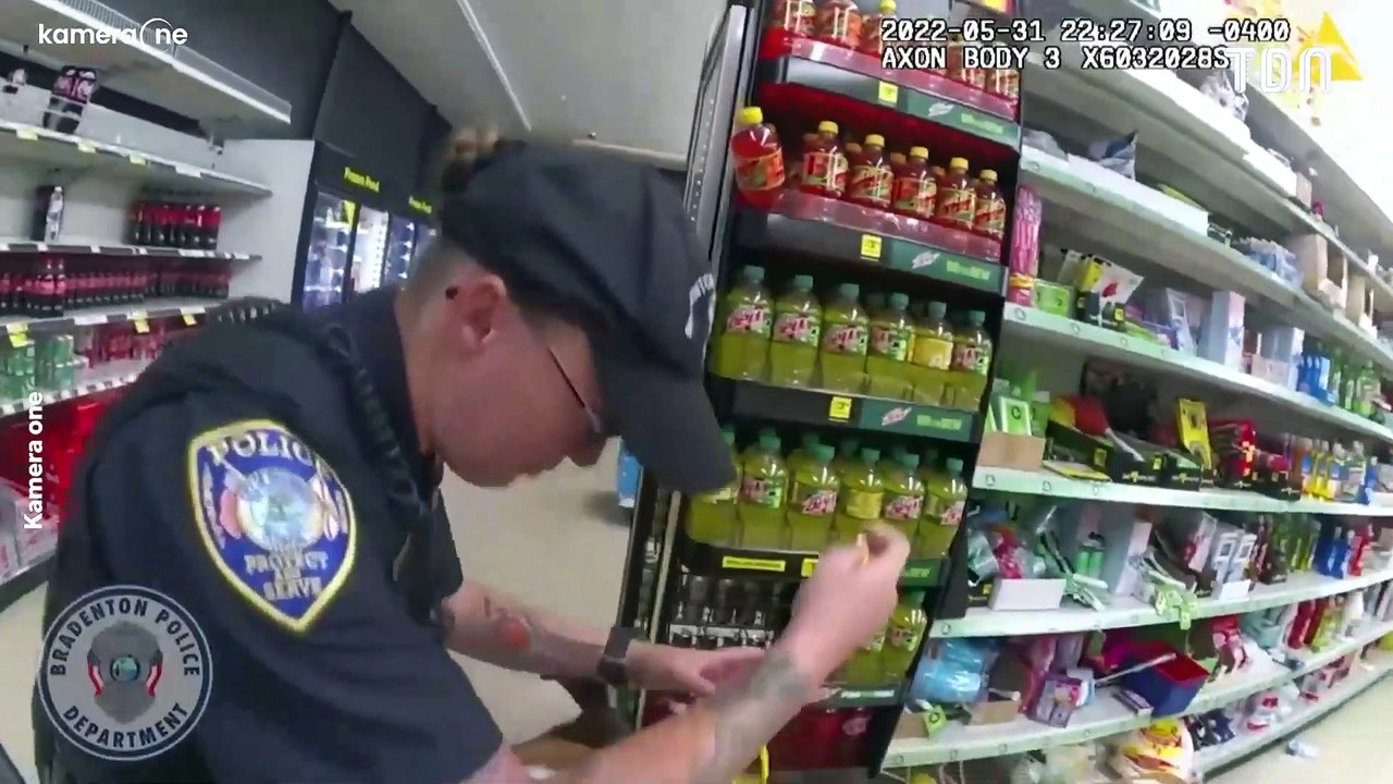 La police déloge un chien d'un magasin : il ne voulait vraiment pas sortir