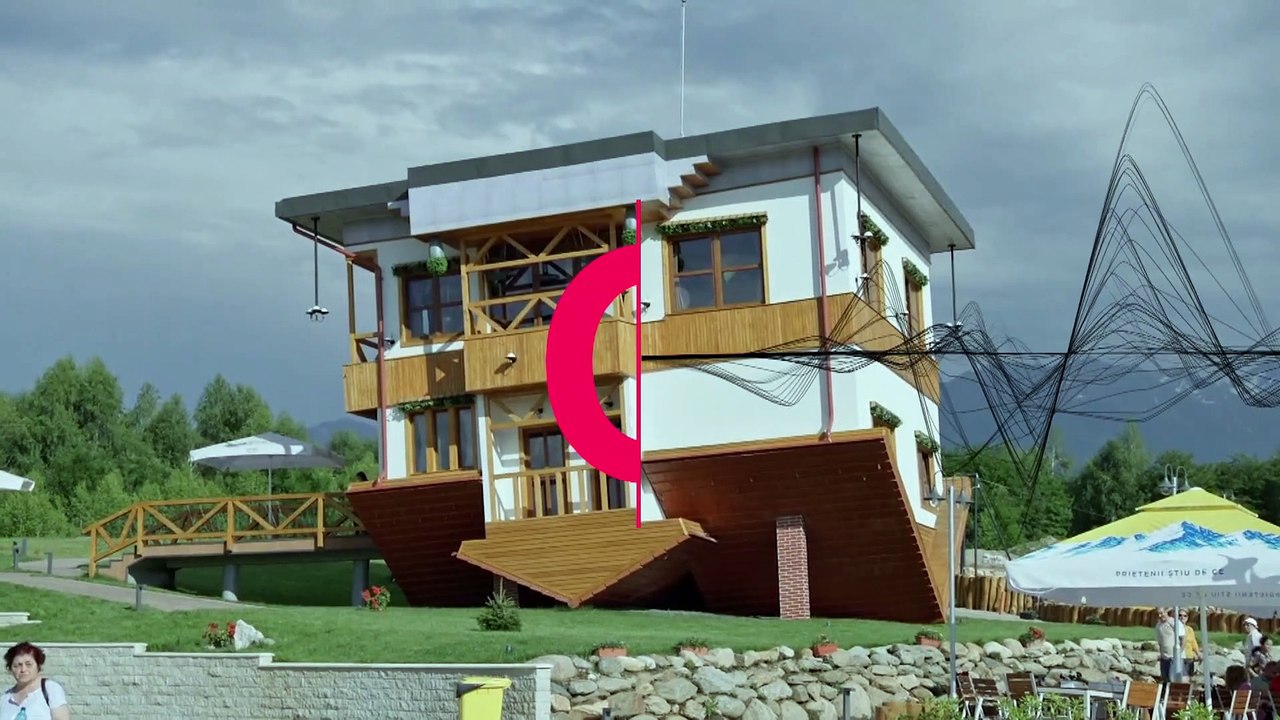 Dizzying new upside down house draws crowds