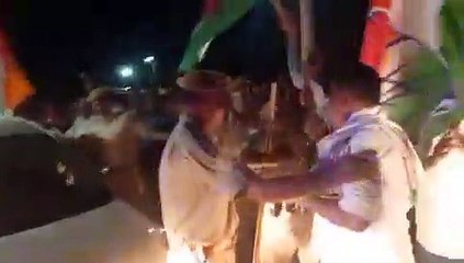 रात तक चली सीबीआइ जांच, बाहर आए तो हुआ ऐसा विरोध