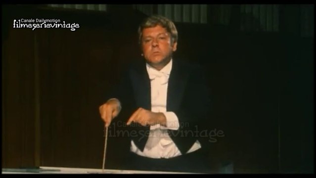TRE TIGRI CONTRO TRE TIGRI Paolo Villaggio direttore d'orchestra