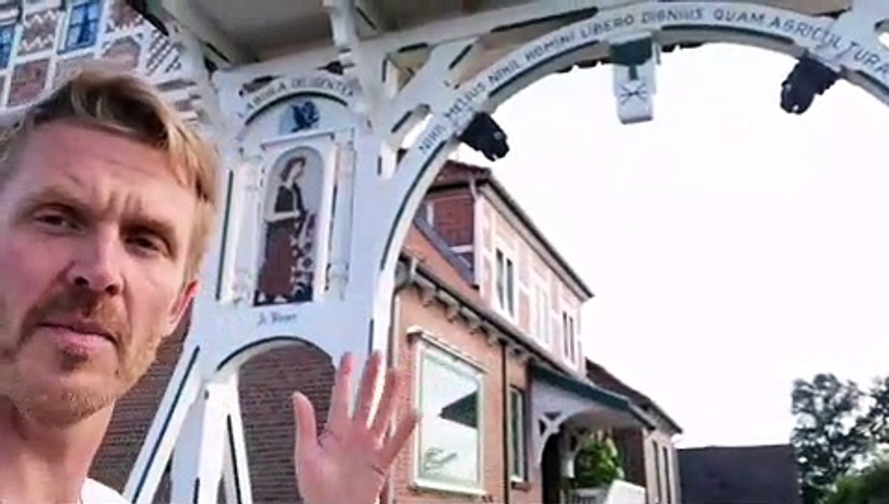 # Volkslehrer : Leute, schaut euch DIESE Fassade an! 