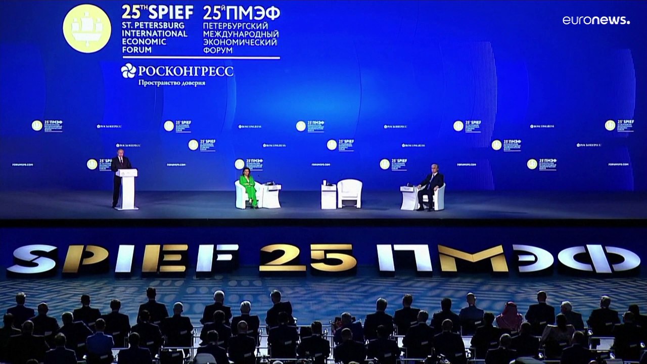 Putin greift auf Wirtschaftsforum Westen an