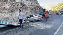 Otomobille hafif ticari araç çarpıştı, biri ağır 7 kişi yaralandı