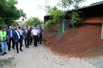 Yozgat'ta demir madeni yüklü vagon devrildi