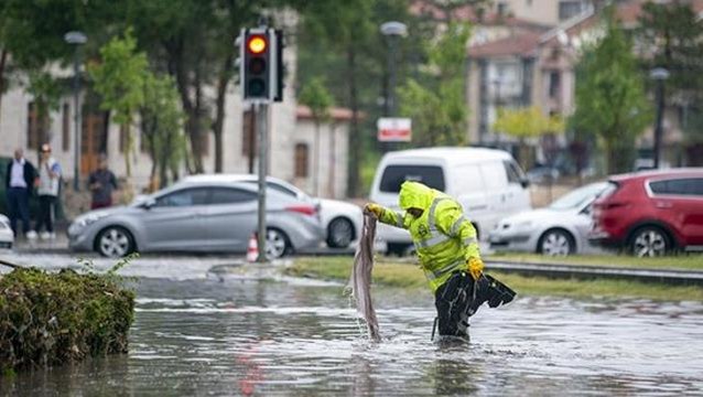 Cumartesi sağanak yağışlar geri dönüyor! Meteoroloji, Ankara dahil 5 ili sel ve su baskınlarına karşı uyardı