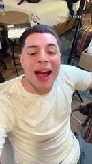 ¡Una raya más al tigre! Eduin Caz se hace otro tatuaje mientras canta rola de Joss Favela