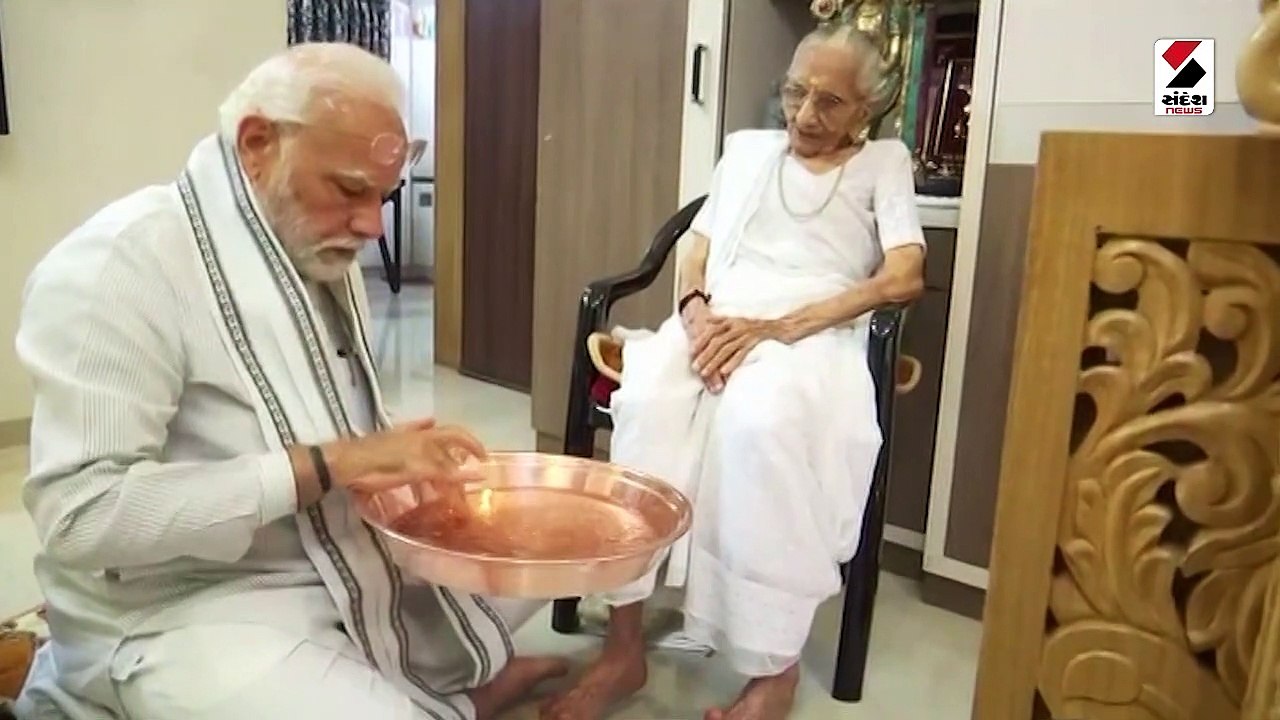 PM મોદીએ માતા હીરાબાની આરતી ઉતારી જન્મદિવસની શુ...