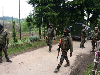 Pulwama में आतंकियों ने सब-इंस्पेक्टर की गोली मारकर हत्या की | Jammu Kashmir News