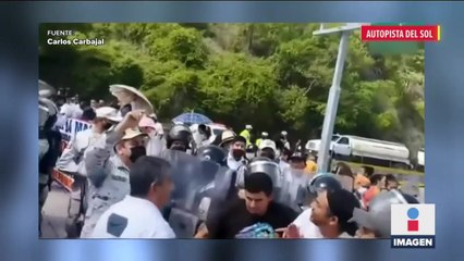 Padres y estudiantes bloquean Autopista del Sol por más de 4 horas