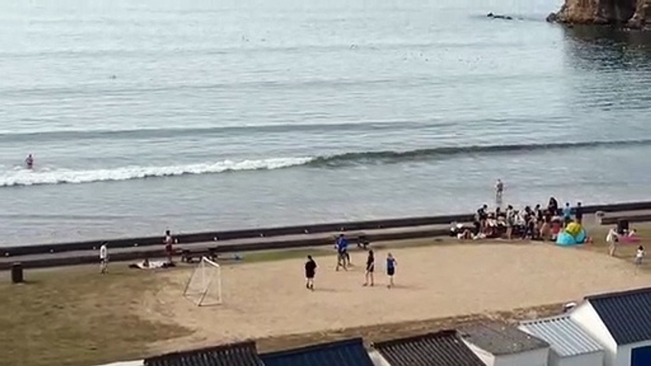 Température estivale ! site agréable ! handball a la plage du Ris Douarnenez