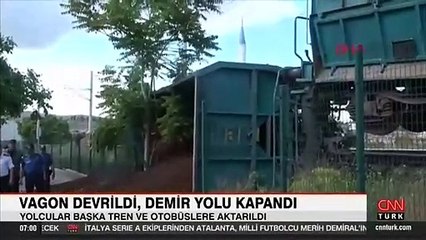 Vagon devrildi, demir yolu kapandı