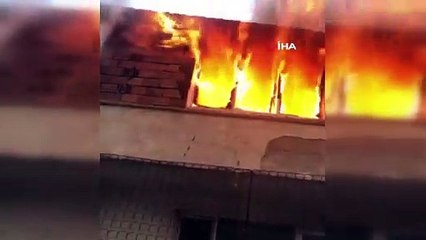 Bursa’da iki katlı ev alev alev yandı