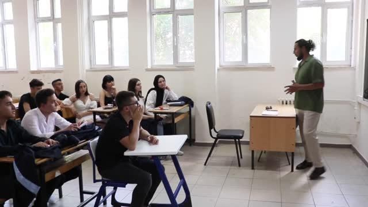 Doğal yaşam için kırsal mahalleye taşınan öğretmen organik tarım yapıyor