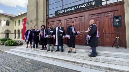 Fakültedekileri öğrenci olduğuna inandıramayan "hoca" eğitimini birincilikle tamamladı