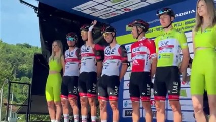 Tour de Slovénie 2022 - Rafal Majka and Tadej Pogacar decided by a game of rock, paper, scissors