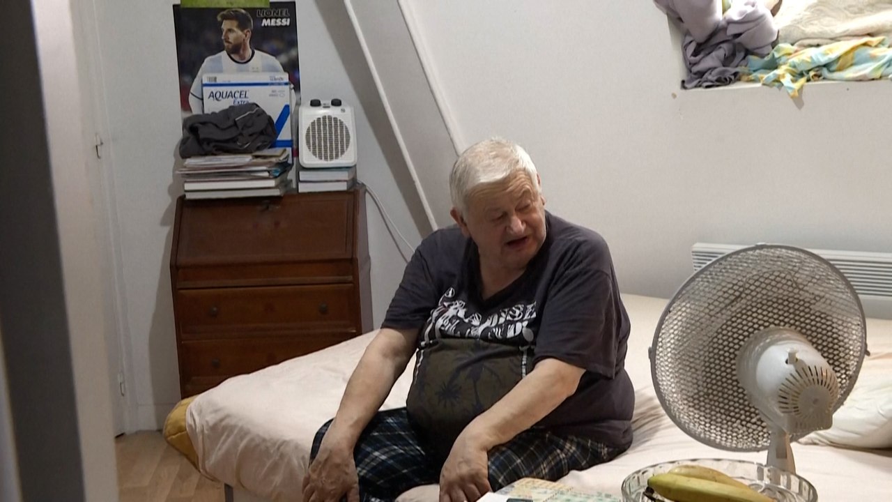 «C'est atroce» : vivre dans un minuscule appartement sous les toits en pleine canicule