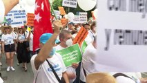 Miles de profesionales de la enfermería protesta contra la precariedad del sector
