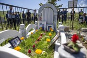 Terör örgütü PKK'nın üç yıl önce katlettiği amca ve yeğeni mezarları başında anıldı