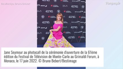 Adriana Karembeu divine sirène devant Lola Marois scintillante et les stars de Scènes de ménages à Monte-Carlo