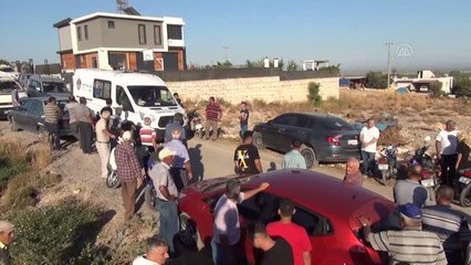 Tải video: Düğüne giderken trafik kazasında ölen anne ile kızının cenazeleri defnedildi