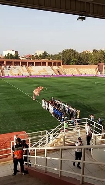 ممر شرفي من لاعبي الدفاع الحسني الجديدي لنهضة بركان بمناسبة فوزهم بكأس الكونفدرالية الإفريقية